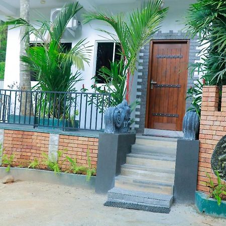 Star Rain Tour Inn Ratnapura Exterior foto